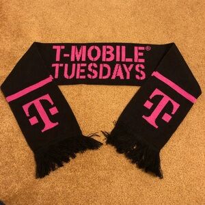 Winter Scarf T-Mobile Tuesday’s Black/Pink